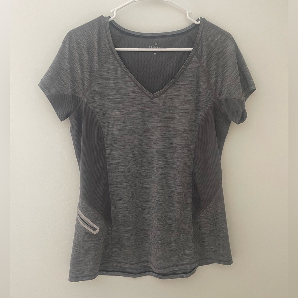 Athleta Women's Gray Textured Forerunner Short Sleeve Athletic Shirt Side Pocket